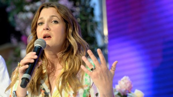 “Strikebreaker” Drew Barrymore gives in to criticism and postpones his talk show