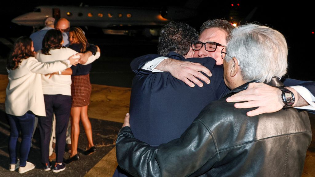 5 Americans freed by Iran return to US