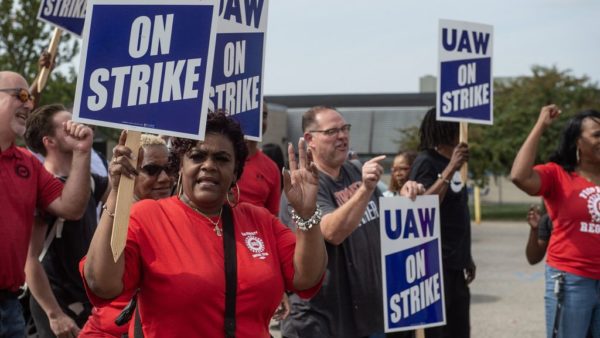 Thousands of US auto industry employees are laying off their jobs