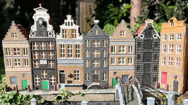 Street in Amsterdam (Photo: Rogier van Son).