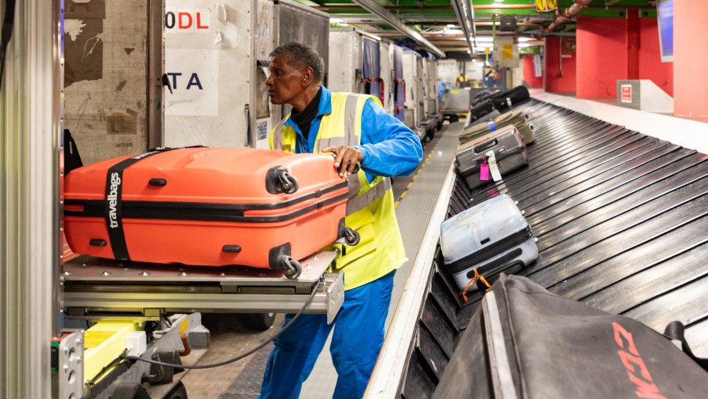 Work is still very hard for baggage holders in Schiphol: the labor inspectorate imposes a fine