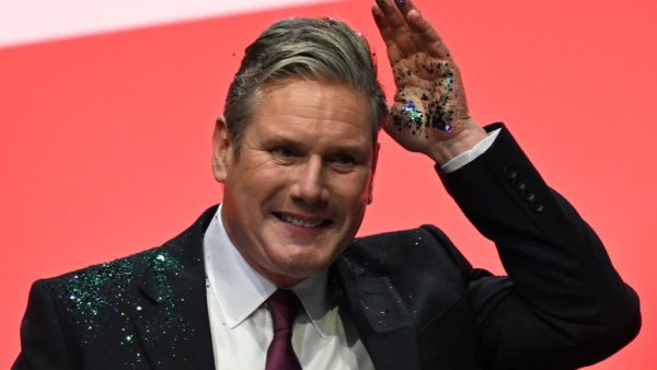With glitter on his suit, Labor leader Starmer opposes ‘the elite in Westminster’