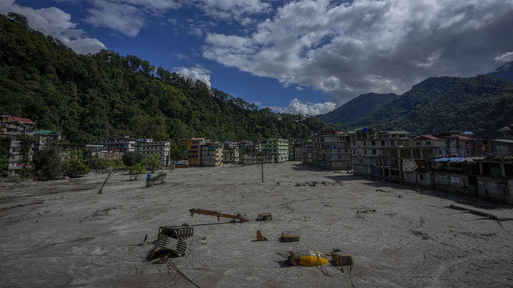 Mega dam disaster puts pressure on India's energy transition
