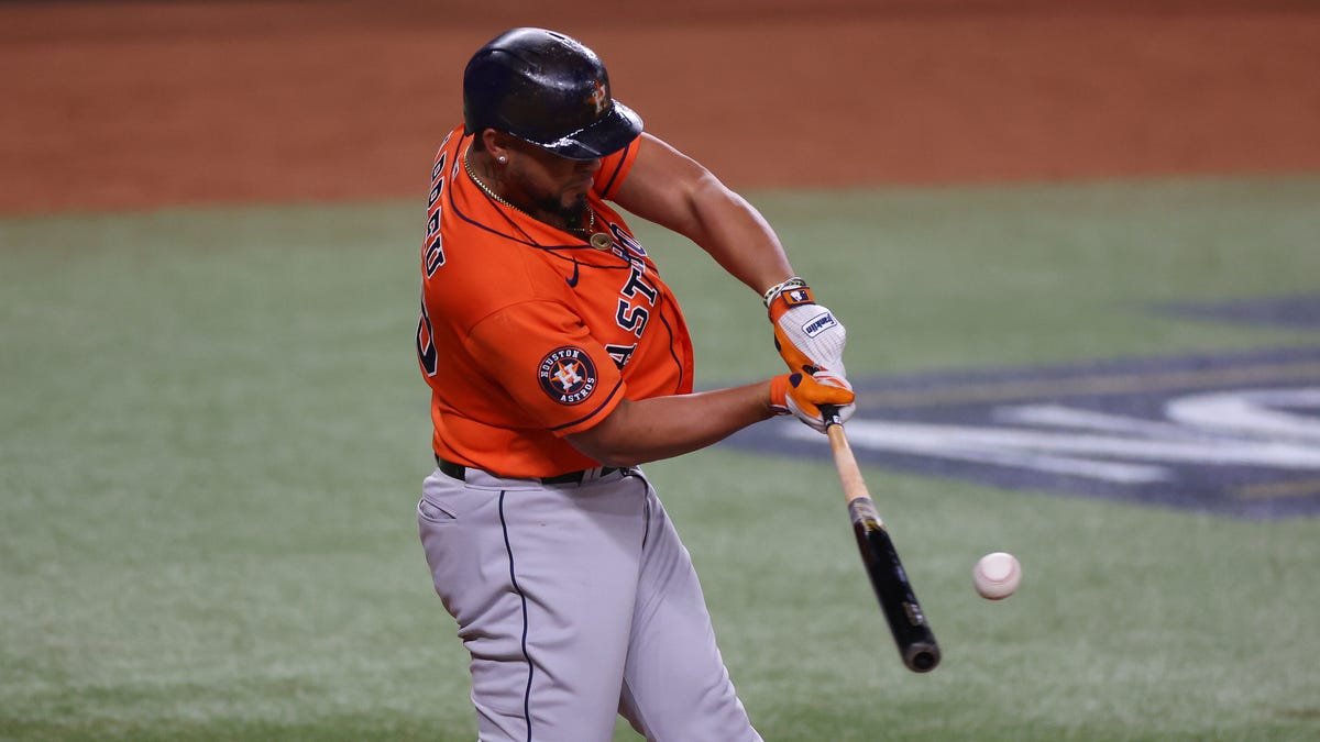 Astros crush Rangers to tie ALCS, Jose Abreu homers again: Highlights