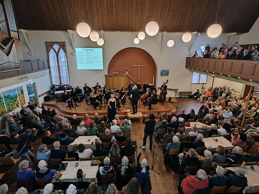 Full church in benefit concert with Ukrainian opera singers