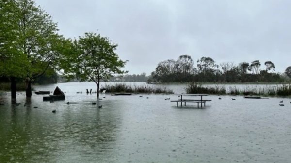 After bushfires, flood warning now in Australia
