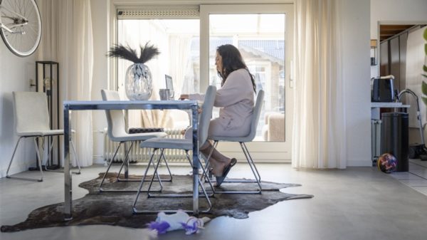 Home worker can whistle for salary on login time