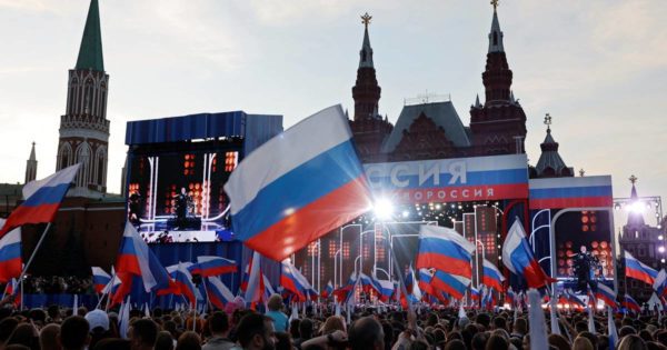 Russia invades Ukraine’s official holiday: ‘US and NATO get hell!’  |  War in Ukraine