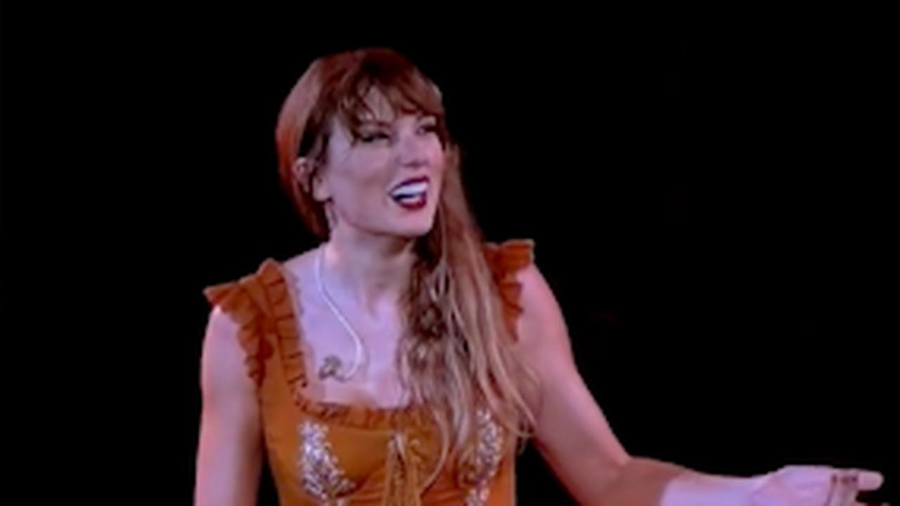 Beeld uit video: Fans verrassen Taylor Swift met staande ovatie van acht minuten