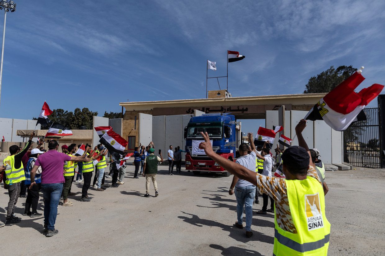 On the Egyptian side of the border, volunteers and workers in humanitarian organizations celebrate the return of empty trucks after delivering aid to the Gaza Strip.  Image by Getty Images