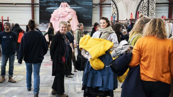 The National Opera and Ballet attracts 5,000 visitors through costume sales