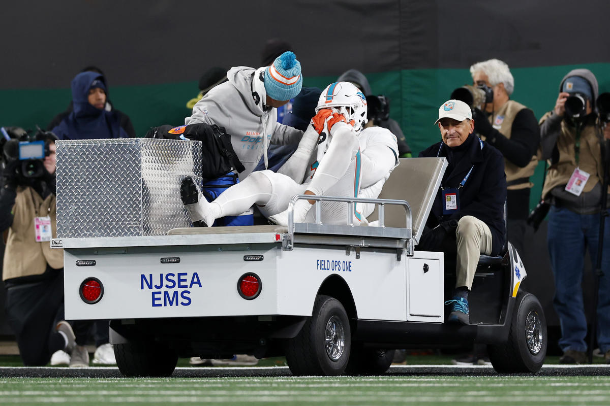 Dolphins quarterback Jevon Holland calls MetLife Stadium 'trash' after Jaylan Phillips walks off field crying