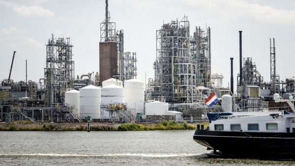 Dutch producers produce less machinery, food and plastic |  Economy