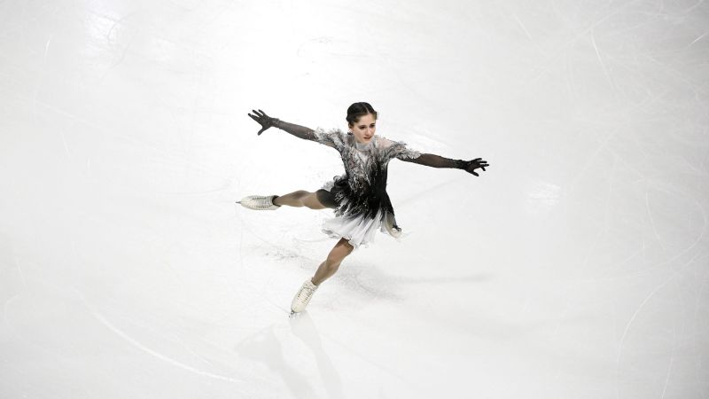 Isabeau Levito, 16, wins his first major international figure skating competition