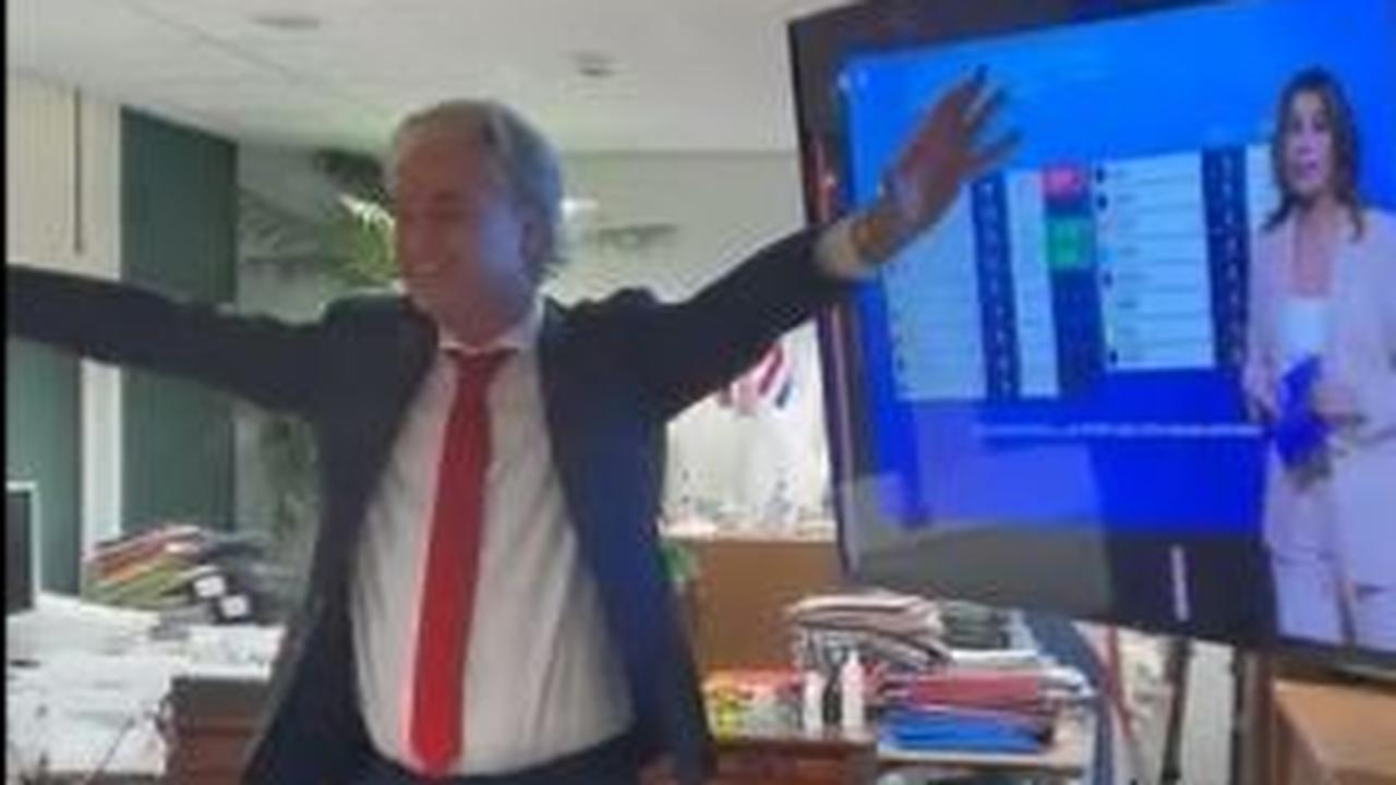 Beeld uit video: Wilders juicht na eerste exitpoll met monsterzege voor PVV