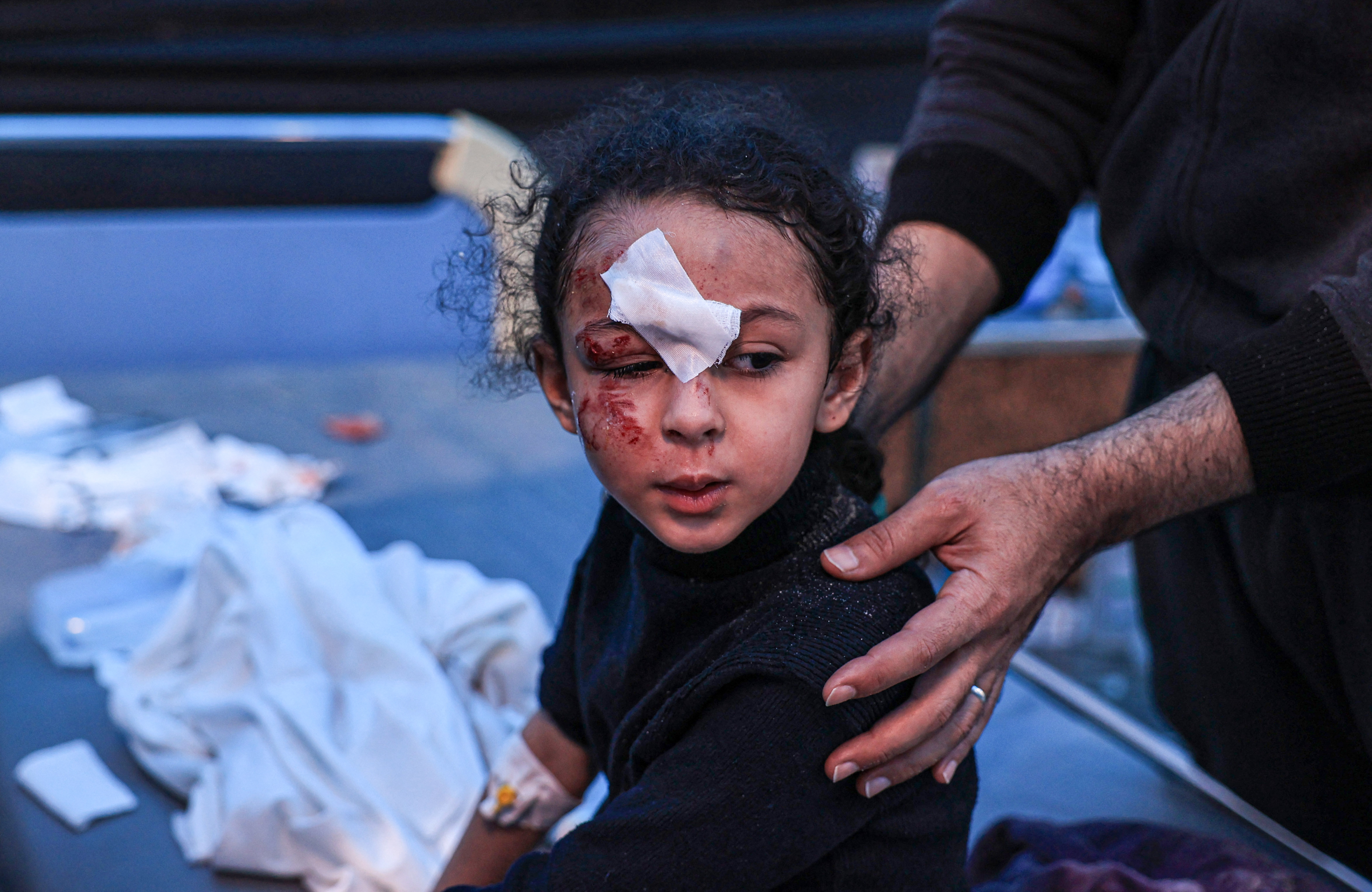 However, thousands of bodies are feared to be buried under the rubble.  According to security services, about 29,000 bombs have been fired at Gaza, half of them unguided.  Thirty thousand bombs in an area of ​​forty twelve kilometers where two million people live.  Due to this, the death of civilians cannot be avoided.'  KHATIB / AFP said