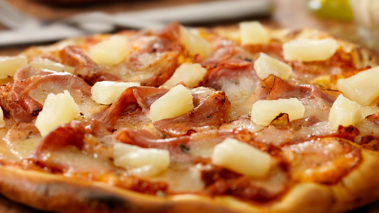 For the first time in the pizza city of Naples: a restaurant starts selling the controversial pineapple pizza |  Food and drink