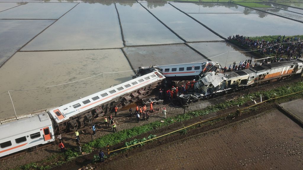 Three people were killed in a train collision in Java