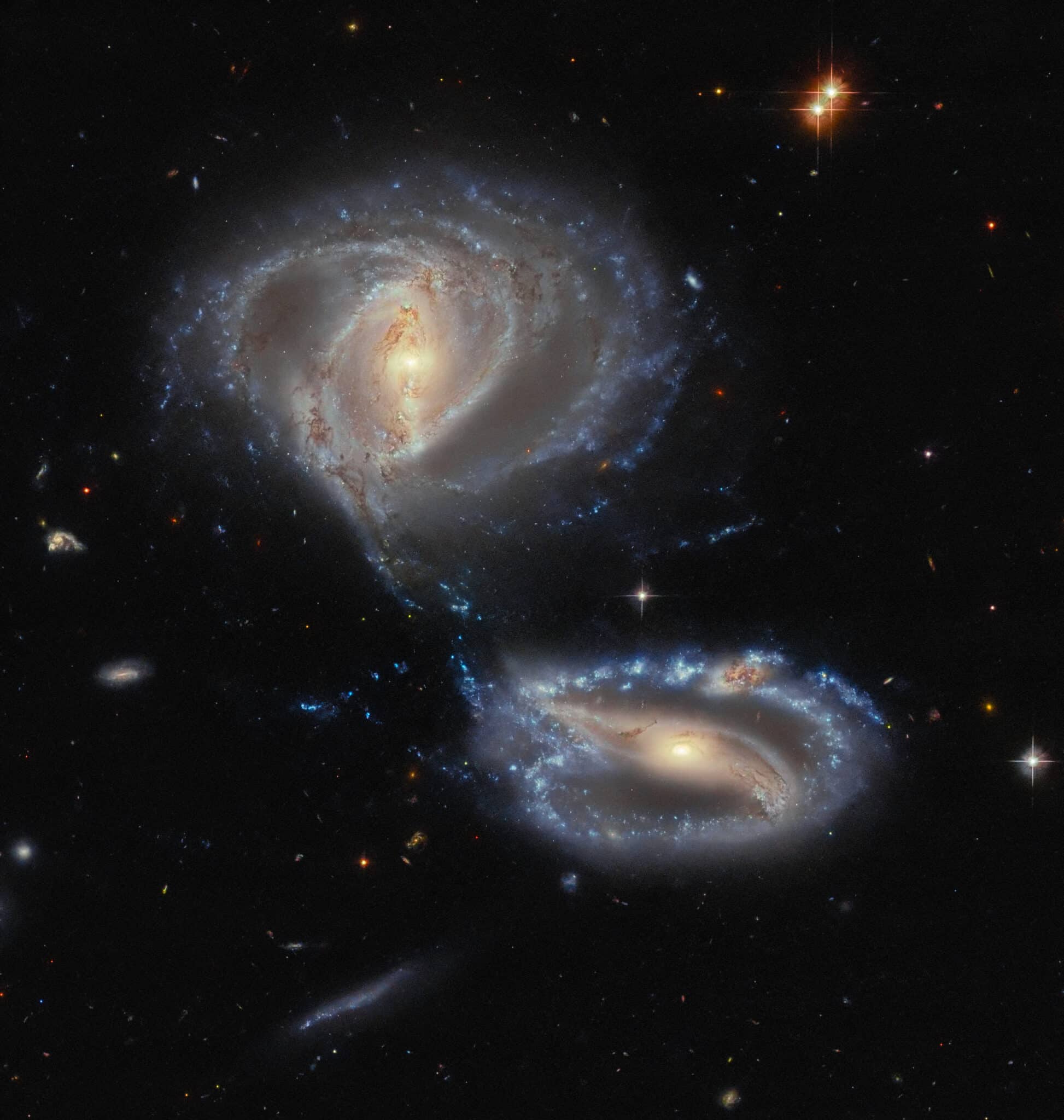 Not two galaxies, but three galaxies merging here