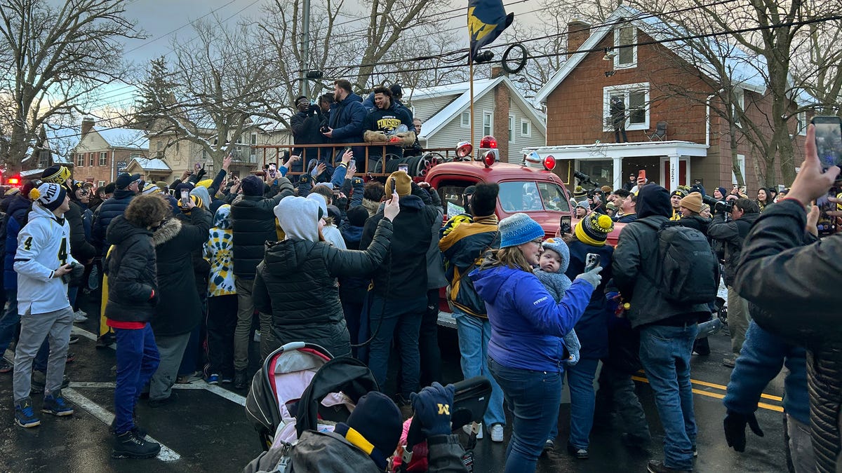 Michigan Football National Championship Parade: Fans brave the cold