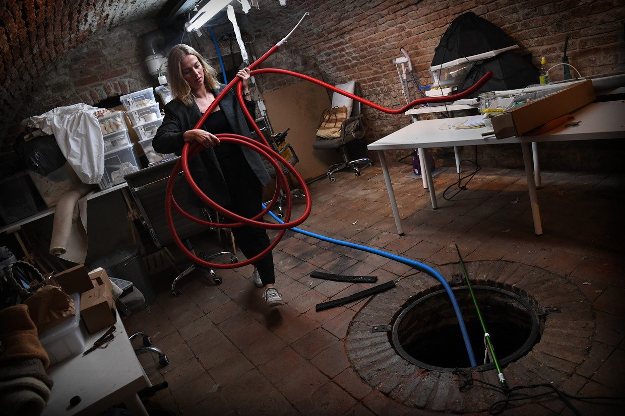 Water is pumped into the basement under Simon Lange's clothing store in Arnhem city centre.  Photo by Marcel van den Berg/De Volkskrant