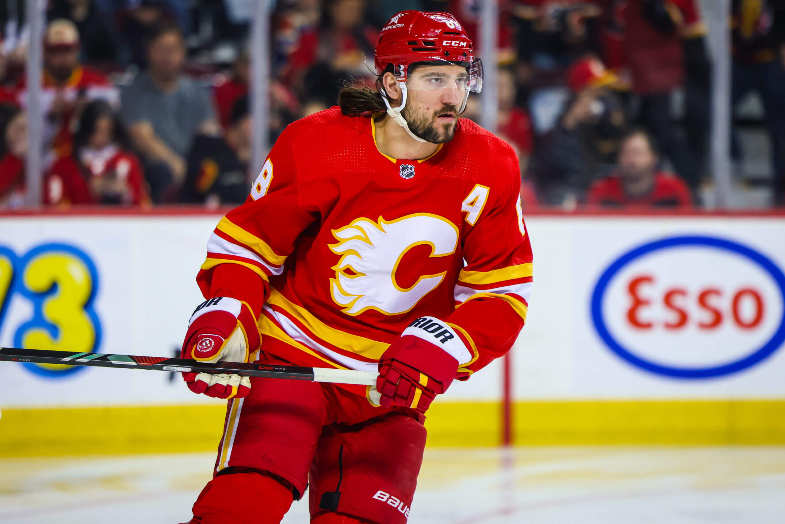 Flames trade Chris Tanev to Stars for Artem Grushnikov, 2024 second-round pick, 2026 conditional third-round pick