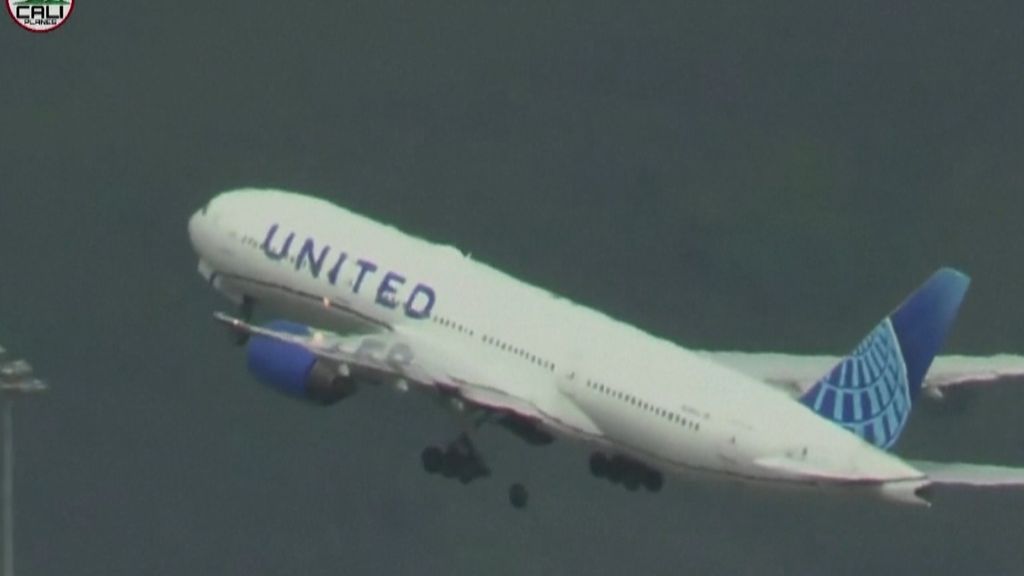 United Airlines Boeing loses its steering wheel during takeoff