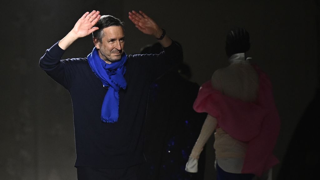 Fashion designer Dries Van Noten stops, the fashion house remains