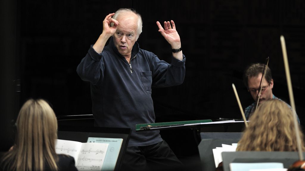 Edo de Waart says goodbye as conductor