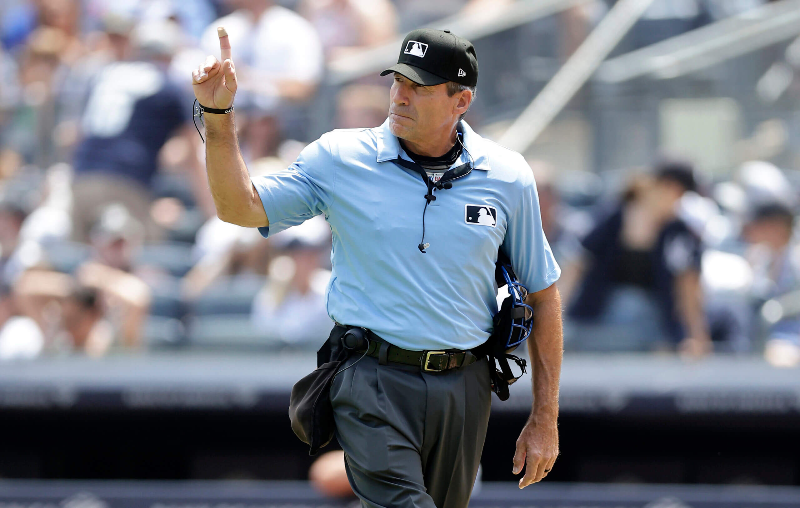 Controversial MLB umpire Angel Hernandez to retire immediately: sources