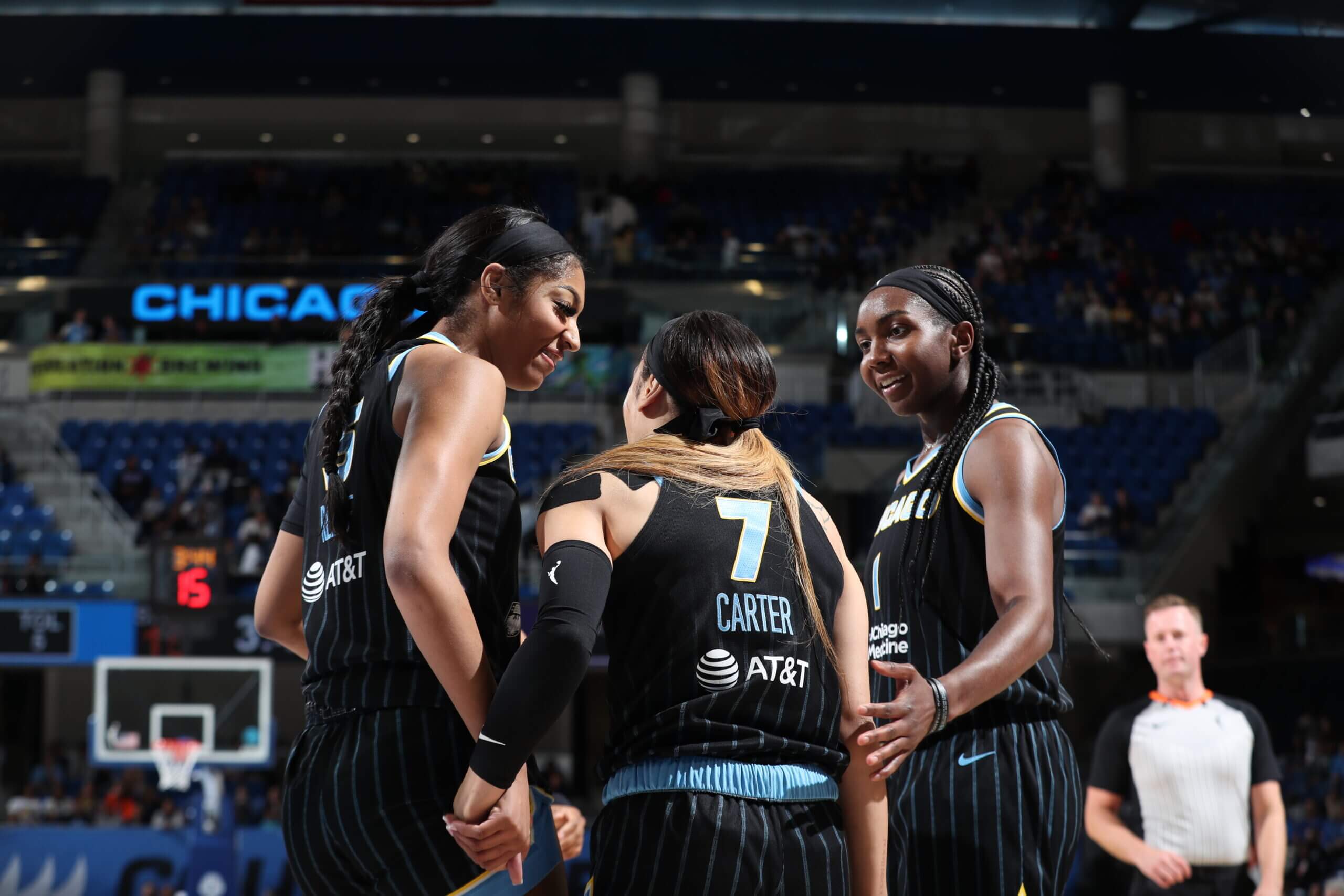 Chicago Sky players harassed outside team hotel: 'I couldn't even get off the bus'