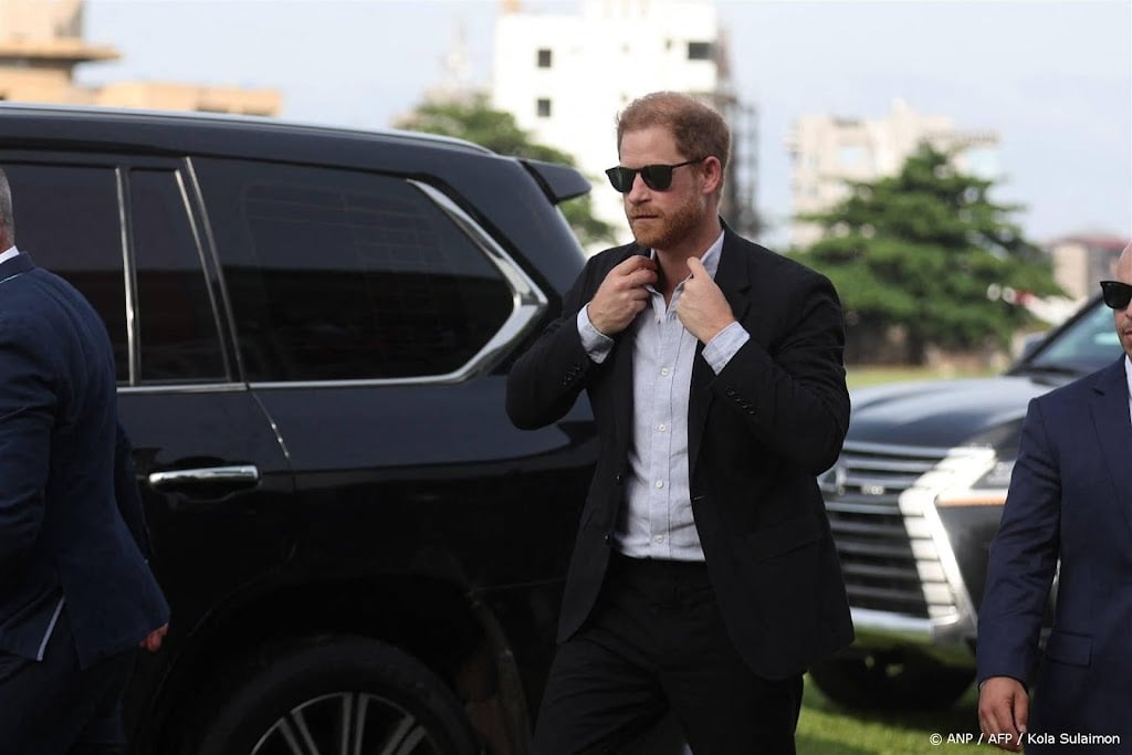 Prince Harry must reveal damaging messages