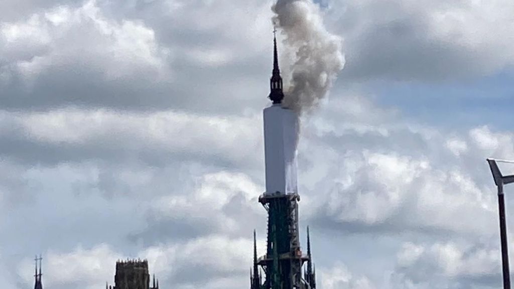 A fire broke out in the tower of Rouen Cathedral.