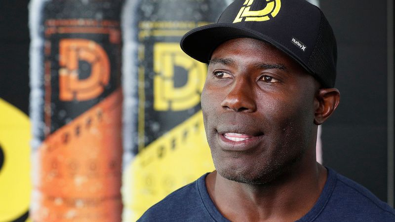 Terrell Davis says he was "treated like a convict" when he was handcuffed on a United Airlines flight after asking for ice.