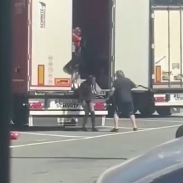 Truck driver literally throws migrants out of his trailer [+video]