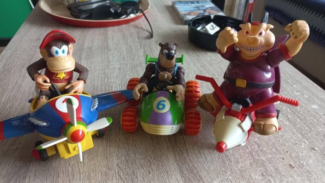 De beeldjes van Diddy Kong Racing.