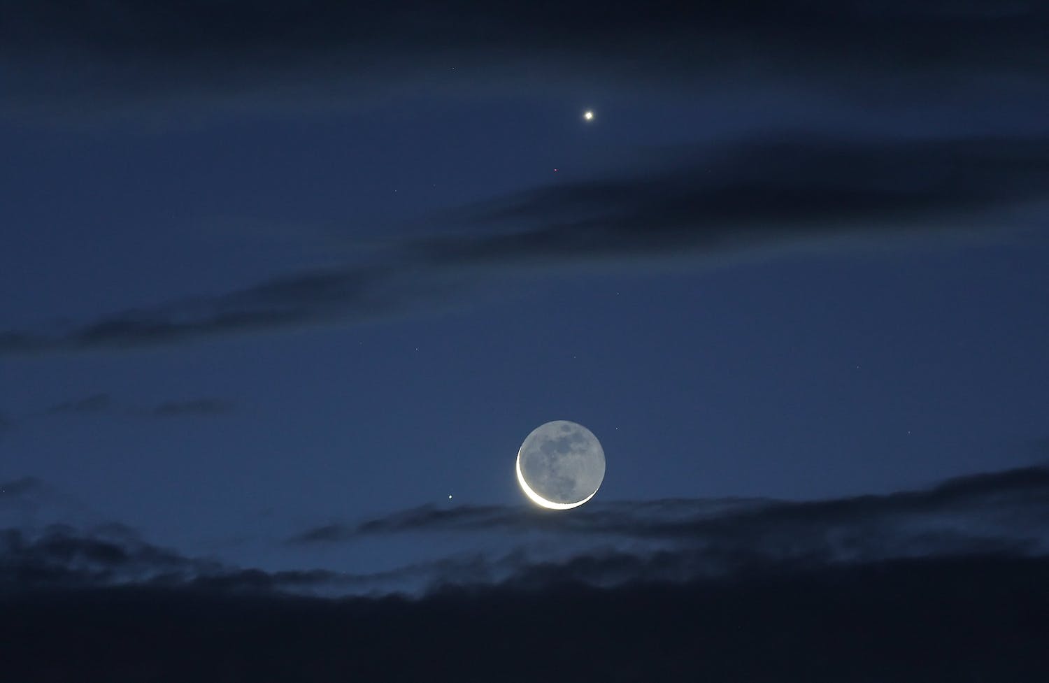 Chinese find water on moon, good site for base