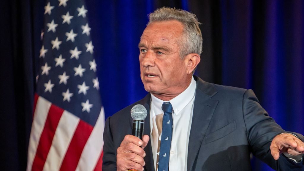 Independent candidate Robert F. Kennedy Jr. voices support for Trump