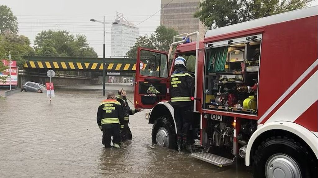 Life-threatening conditions due to record rainfall in Vienna