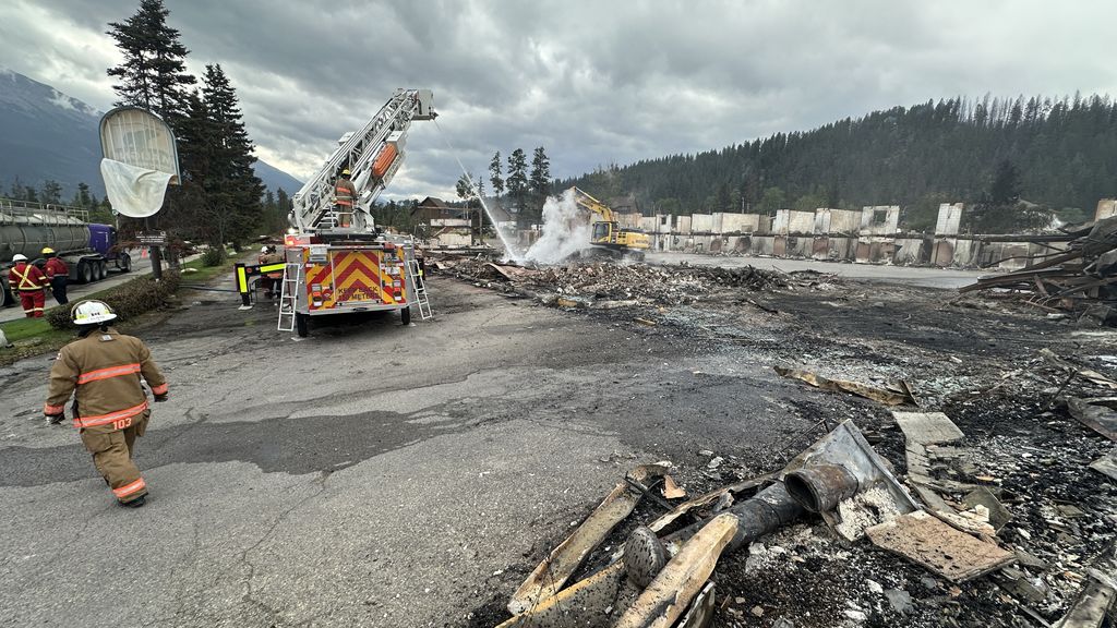 Residents of Canadian town of Jasper allowed to return after major wildfire